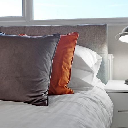 Staiforce 2 Bedroom House With Parking Maidenhead Luaran gambar