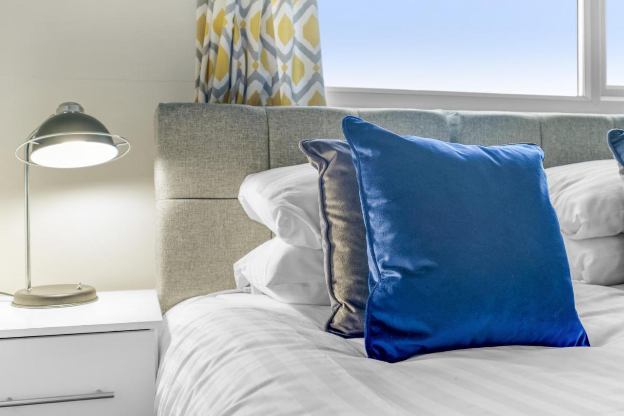 Staiforce 2 Bedroom House With Parking Maidenhead Luaran gambar